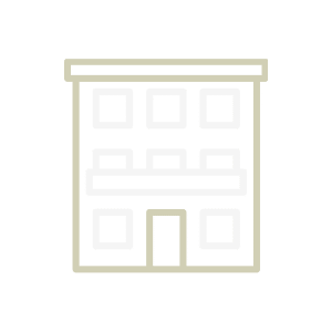 Mehrfamilienhaus mit mehreren Fenstern