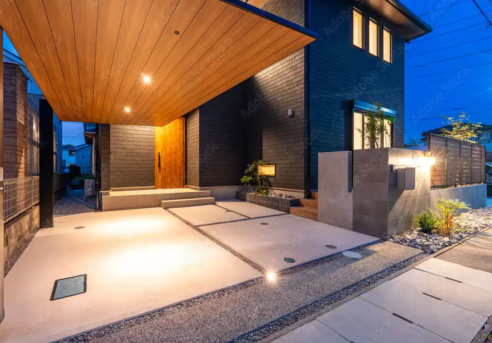 Grundstückssuche: Moderner großzügiger Eingangsbereich mit viel Holz