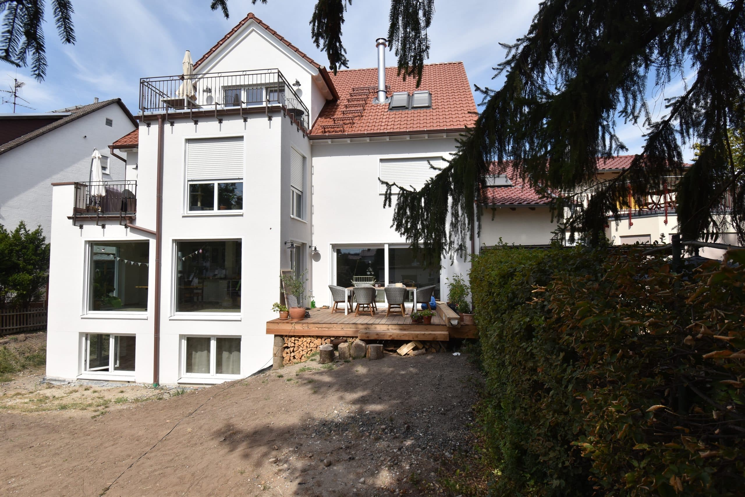 Schwieriges Grundstück bebauen 5 Modernes Haus mit Terrasse und Garten