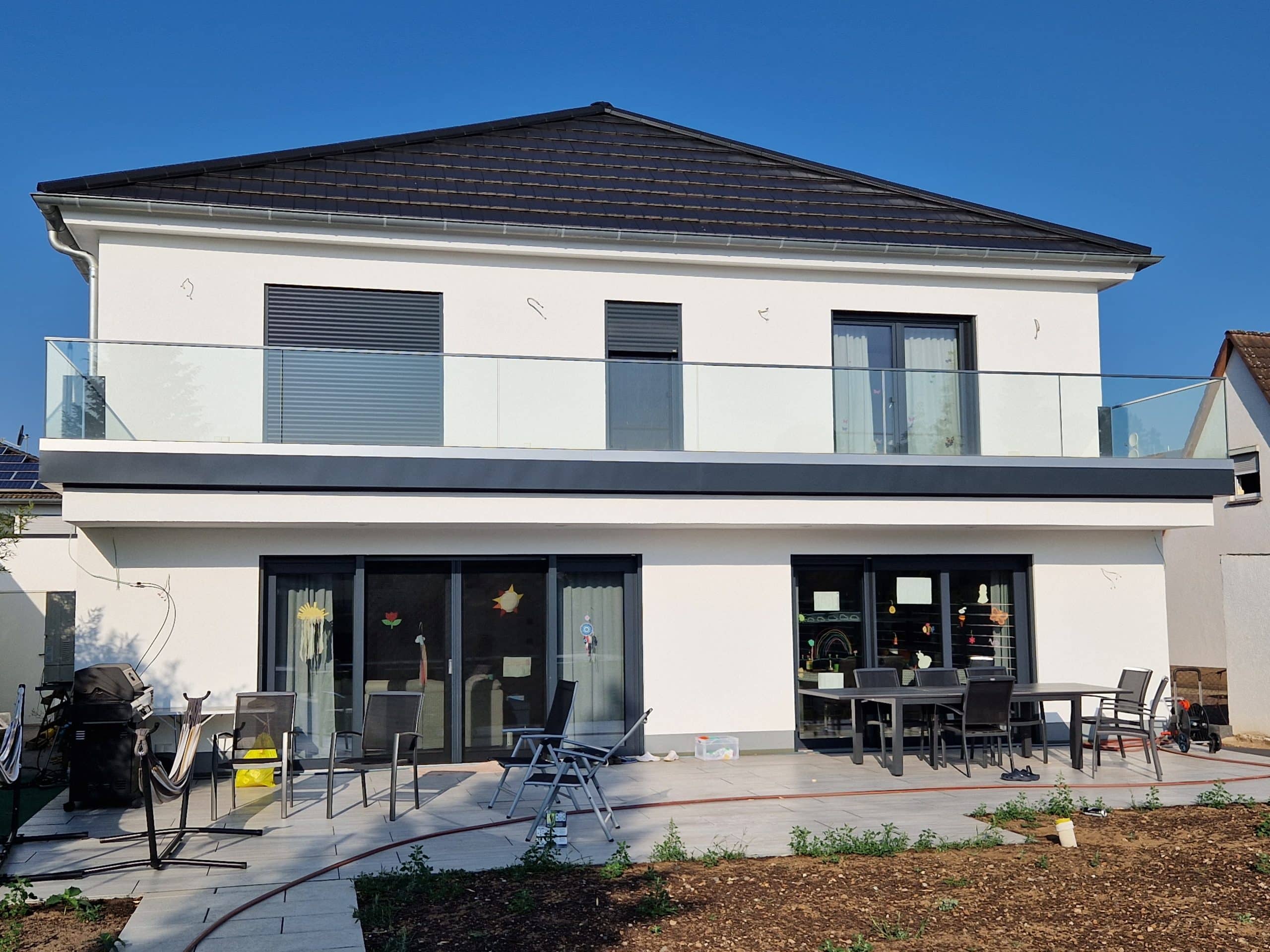 Schwieriges Grundstück bebauen 16 Modernes Haus mit Terrasse und Garten